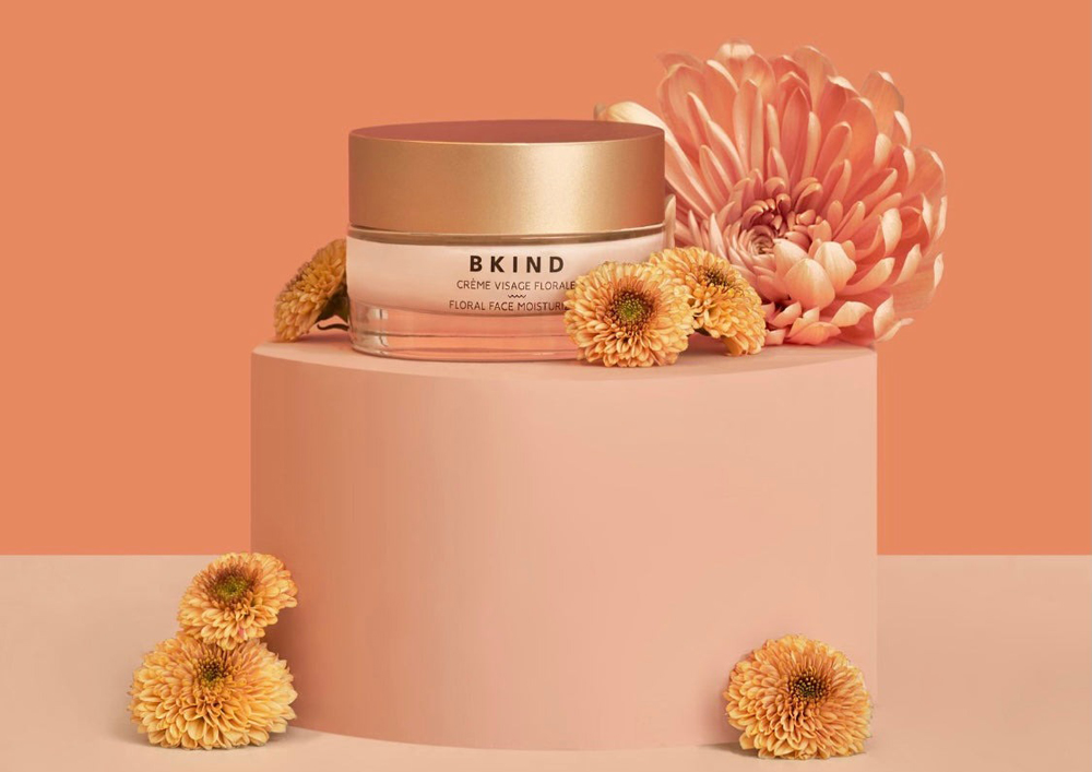 Face moisturizer with Hyaluronic acid to offer as a gift