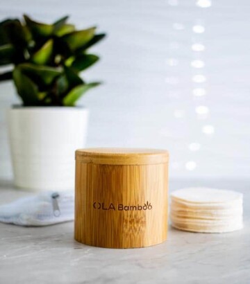 Set of reusable makeup remover pads