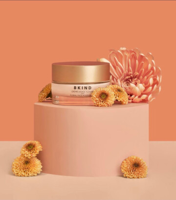 Floral face moisturizer with Hyaluronic Acid