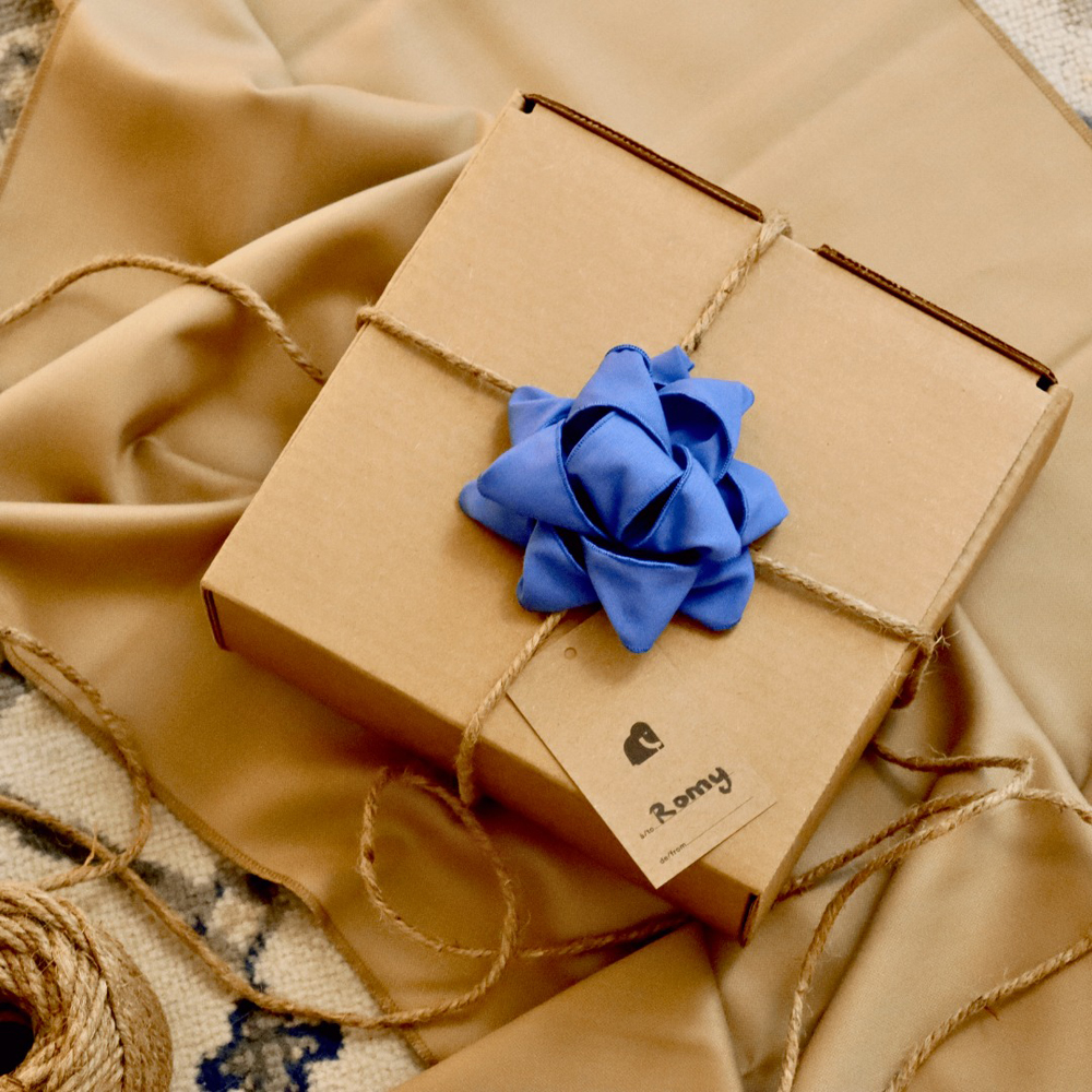 Reusable gift bow