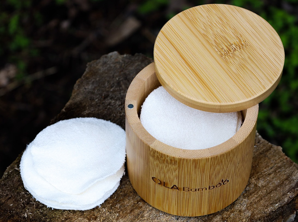 Reusable makeup remover pad with bamboo storage box