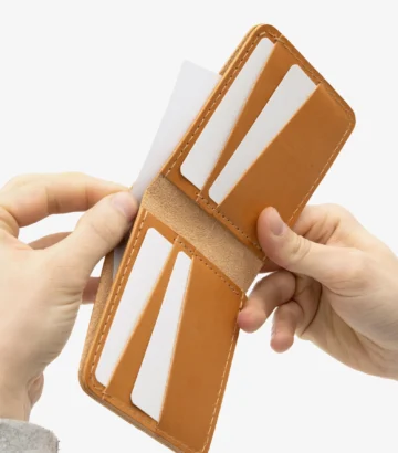 Customizable horizontal wallet